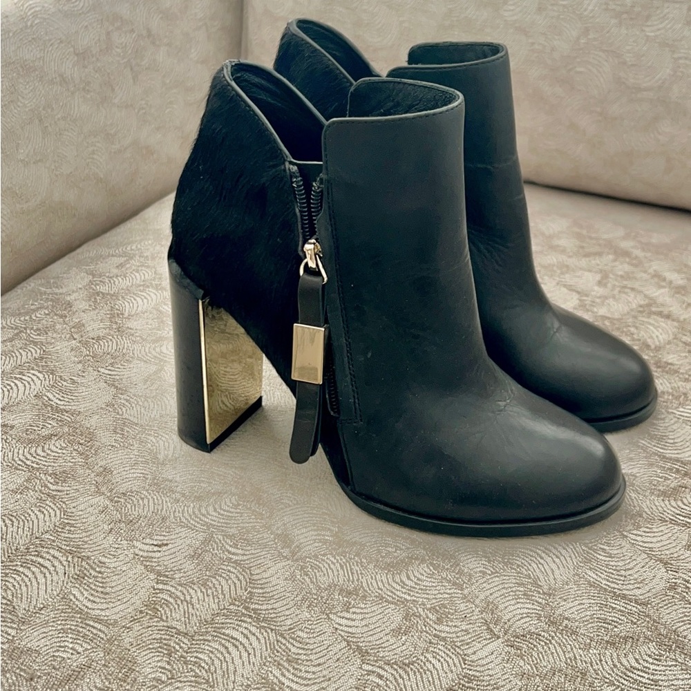 SEE BY CHLOE. Beautiful gold-heeled boots from designer See By Chloe.a